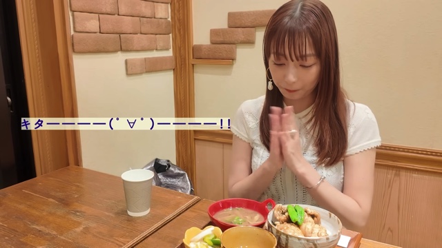 定食を頬張る宇垣美里