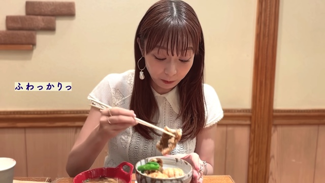 定食を頬張る宇垣美里