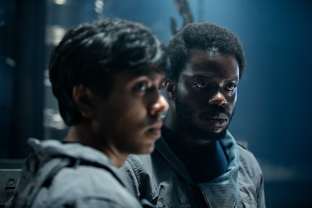 『エイリアン：アース』シンセVSゼノモーフの画像