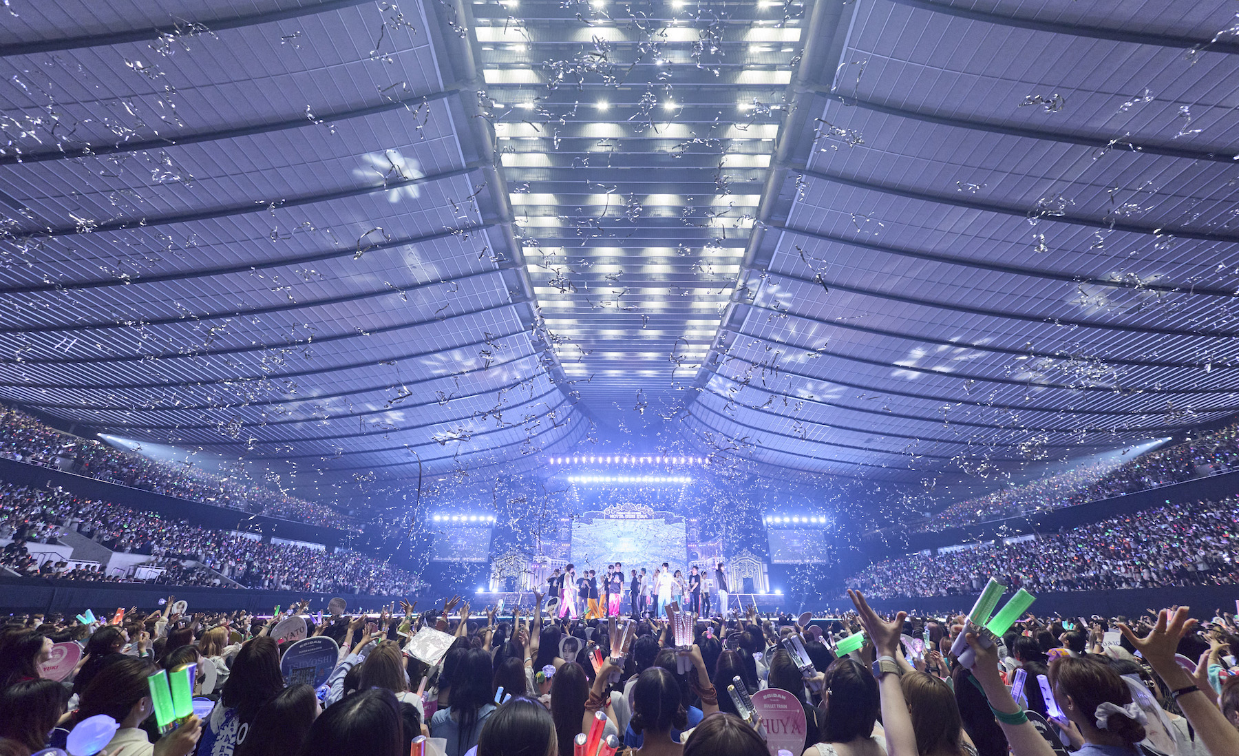 『EBiDAN THE LIVE 2025 HOTEL NINE STAR』(撮影=ウチダアキヤ、草間智博)