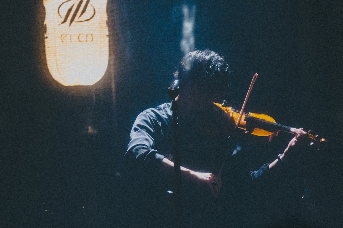 『KI_EN 2nd one_man LIVE 「合縁_奇縁 弍」』（撮影＝Satoki Demoto）