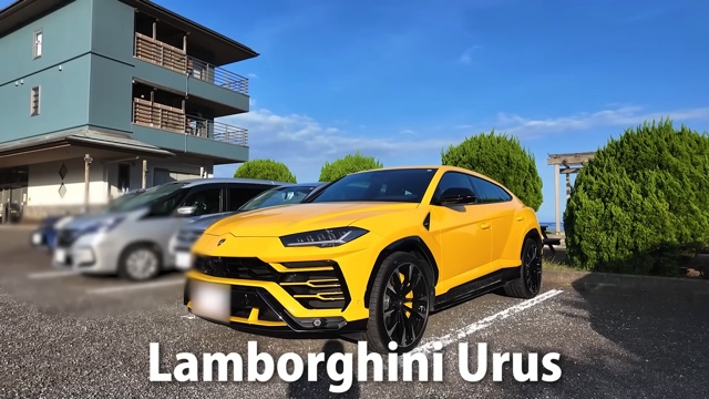 ランボルギーニで旅館に泊まるあま猫