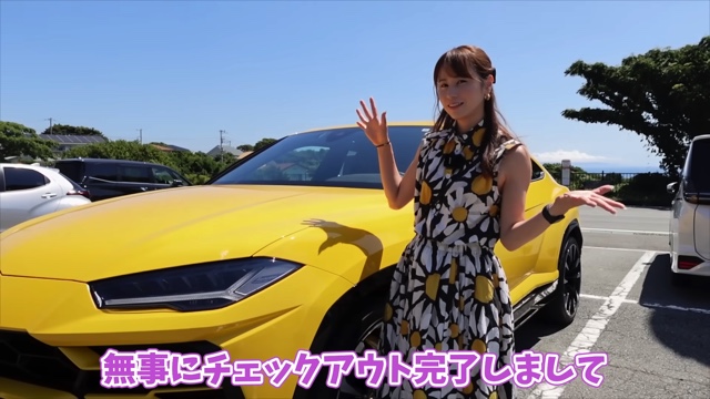 ランボルギーニで旅館に泊まるあま猫