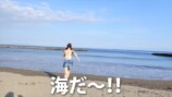 水着姿で海を満喫するあま猫