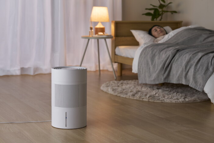 「気化式加湿器 enemist（エネミスト）」寝室シーン