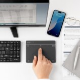 サンワサプライ株式会社のタッチパッド,狭いデスクにも