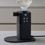 山善の「次世代電気ポット」,ベースを取り付け