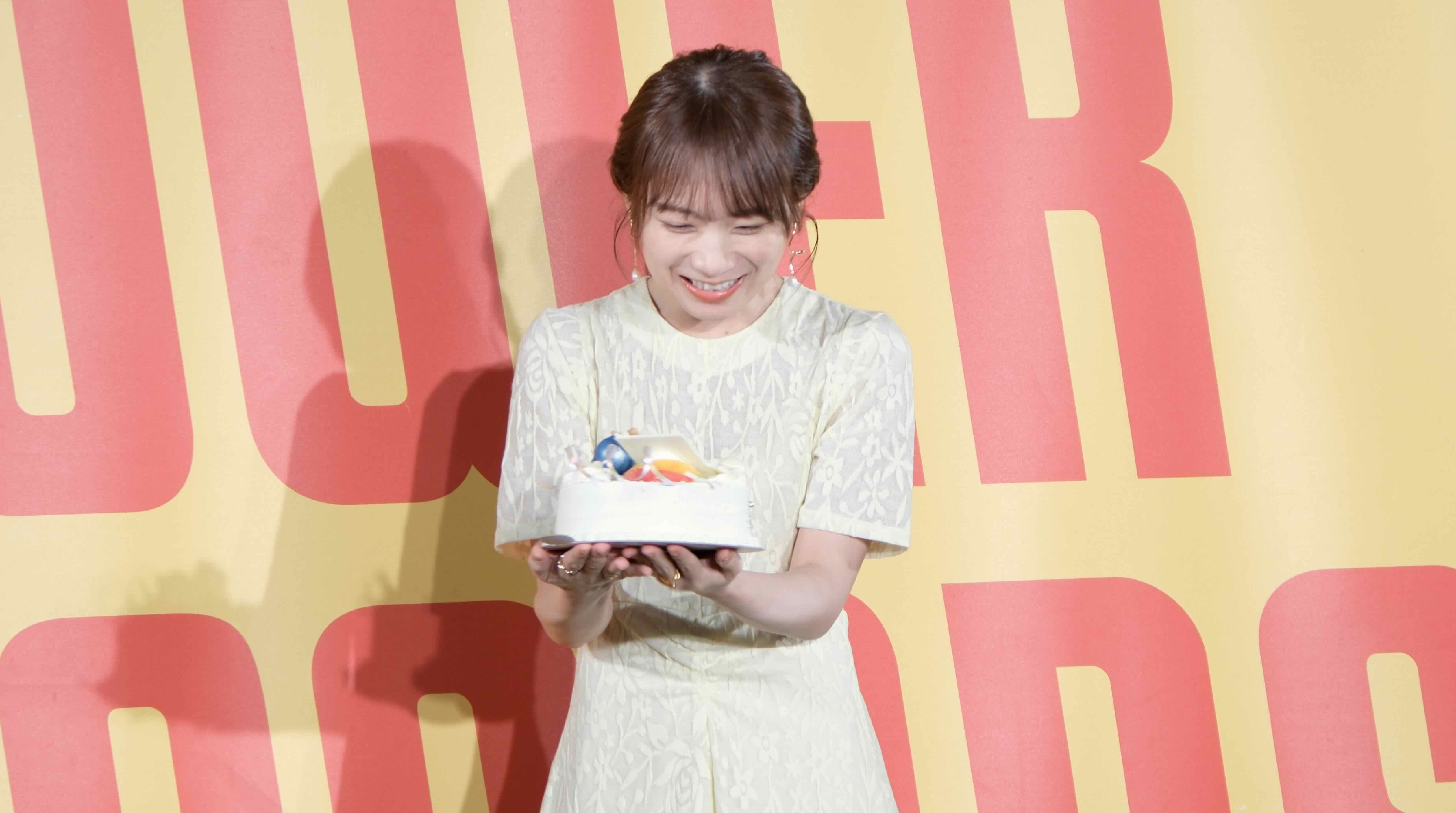 秋元真夏フォトブック発売記念レポートの画像