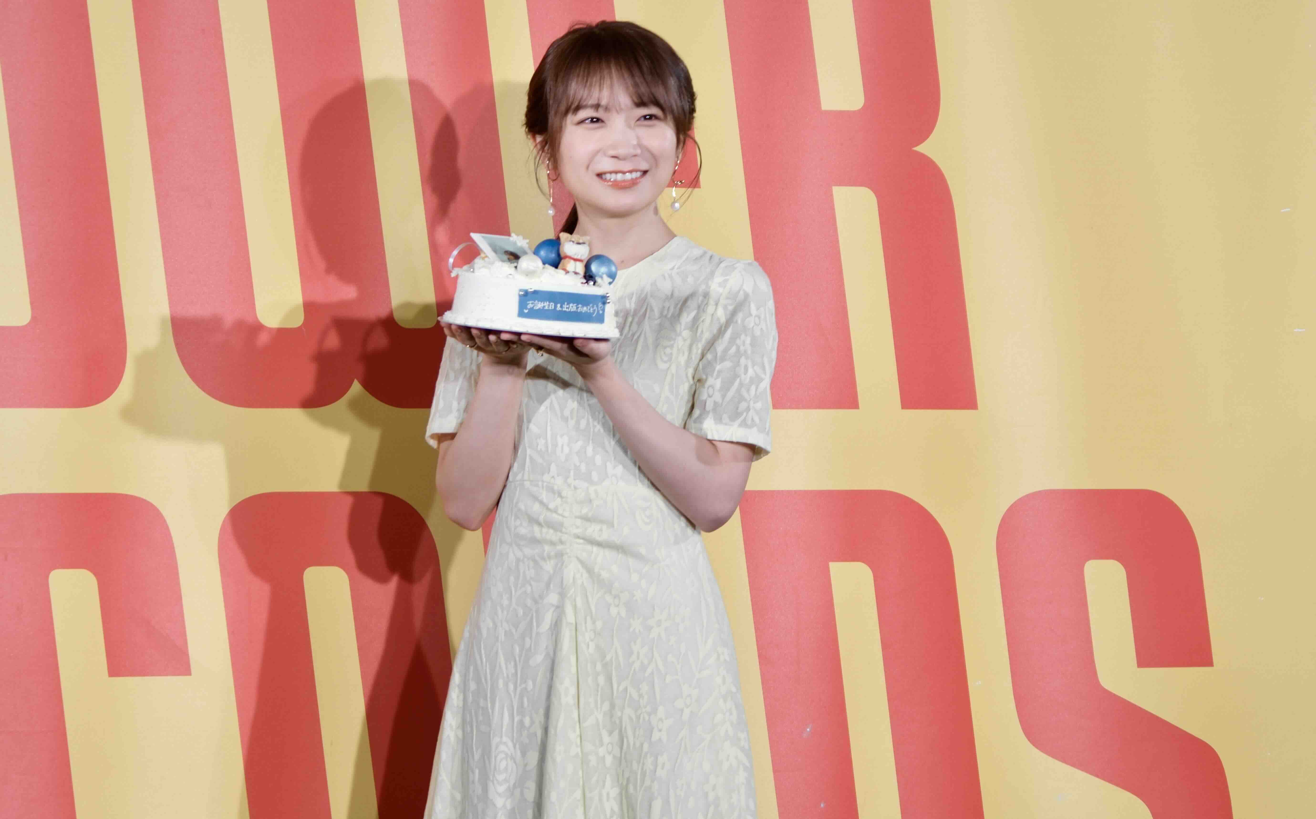 秋元真夏フォトブック発売記念レポートの画像