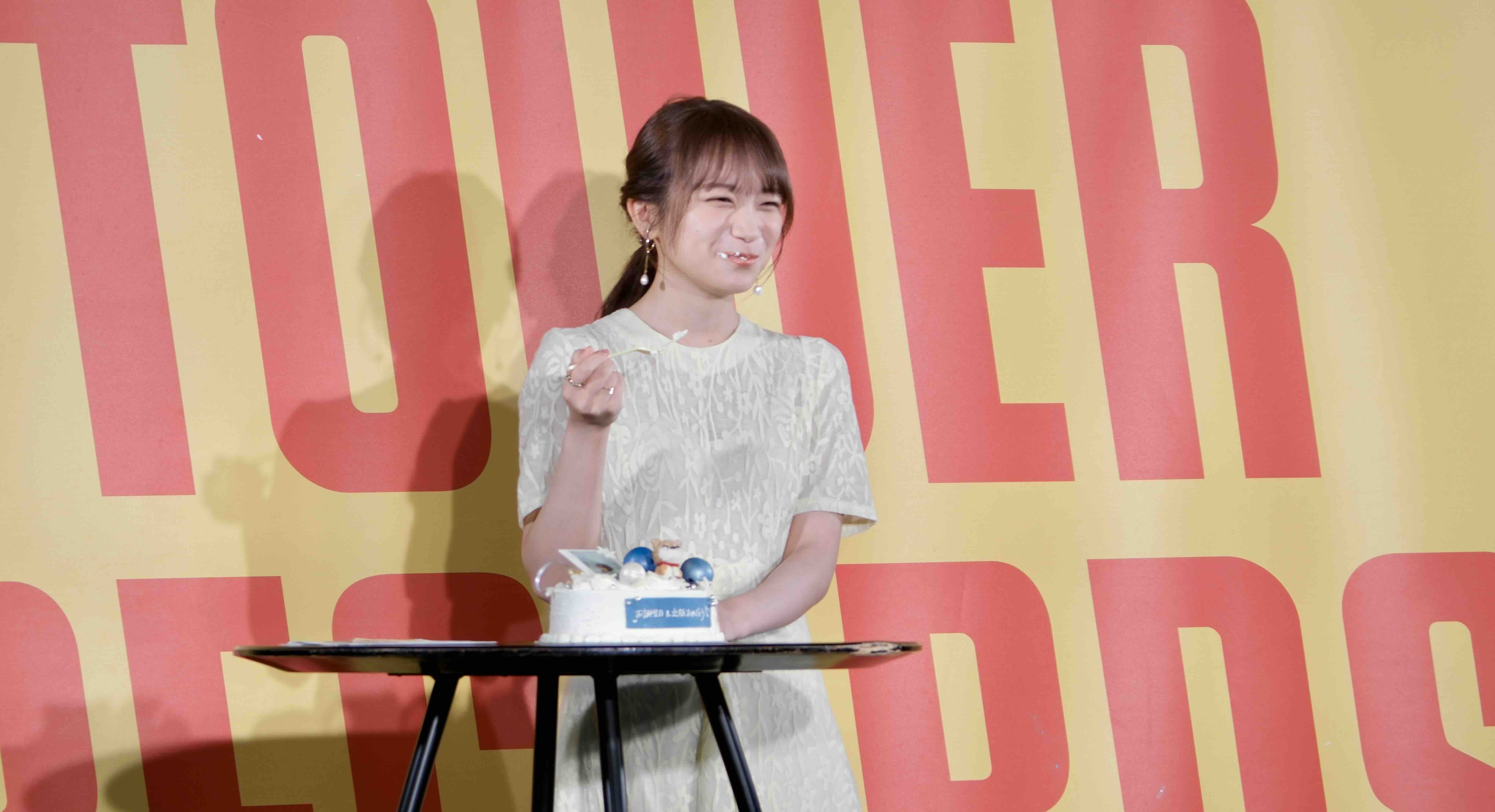 秋元真夏フォトブック発売記念レポートの画像