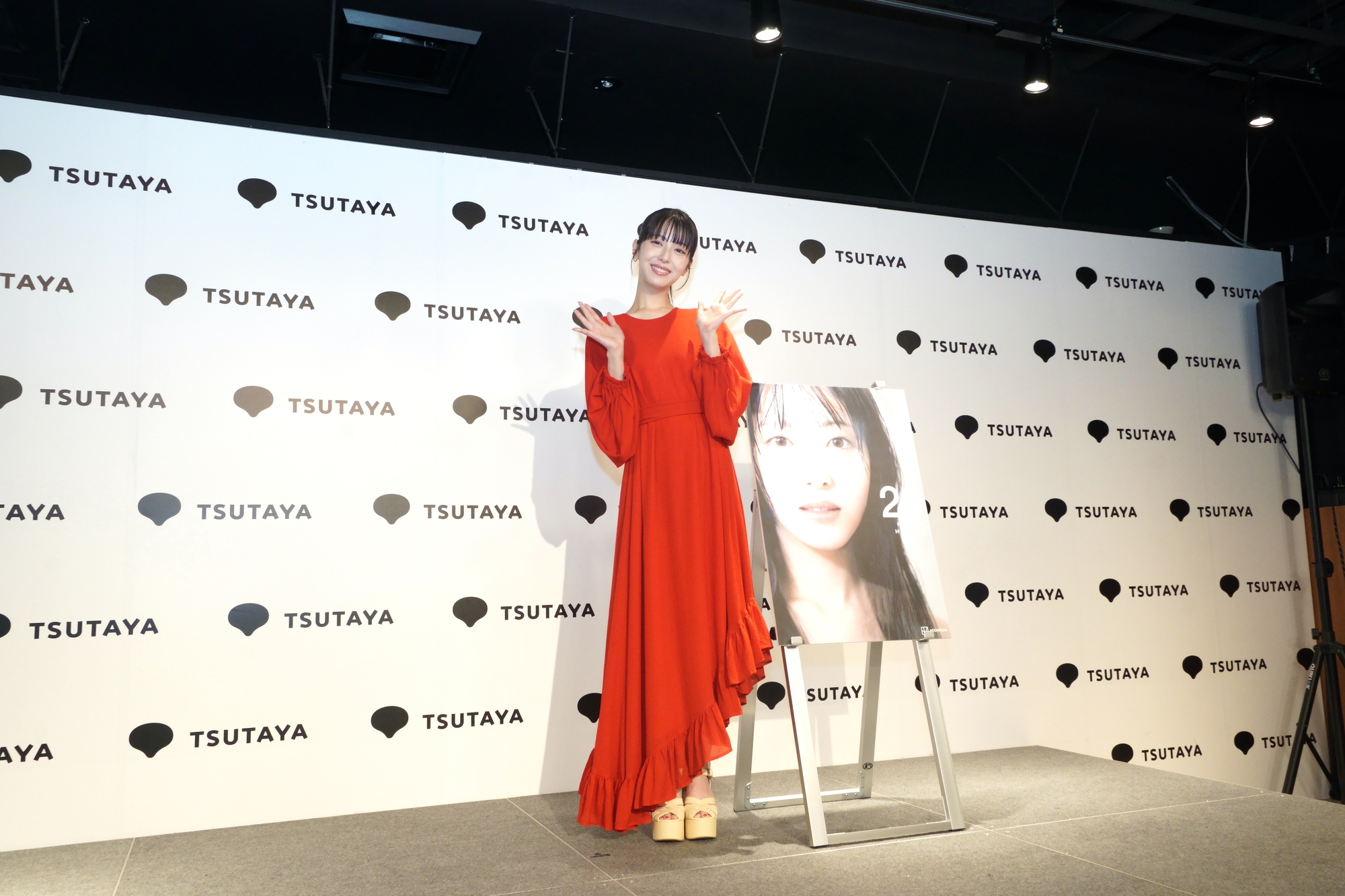 浜辺美波、すっぴんで撮影の写真集語るの画像
