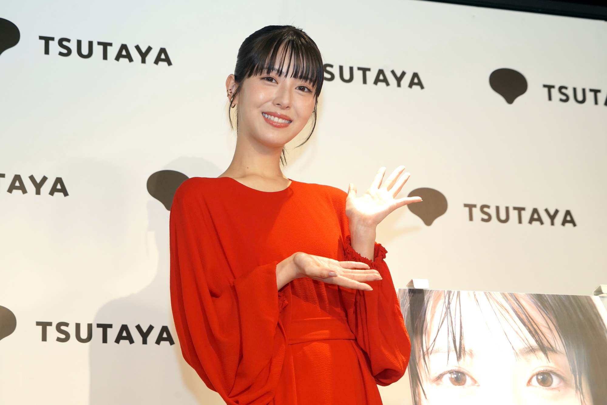 浜辺美波、すっぴんで撮影の写真集語るの画像