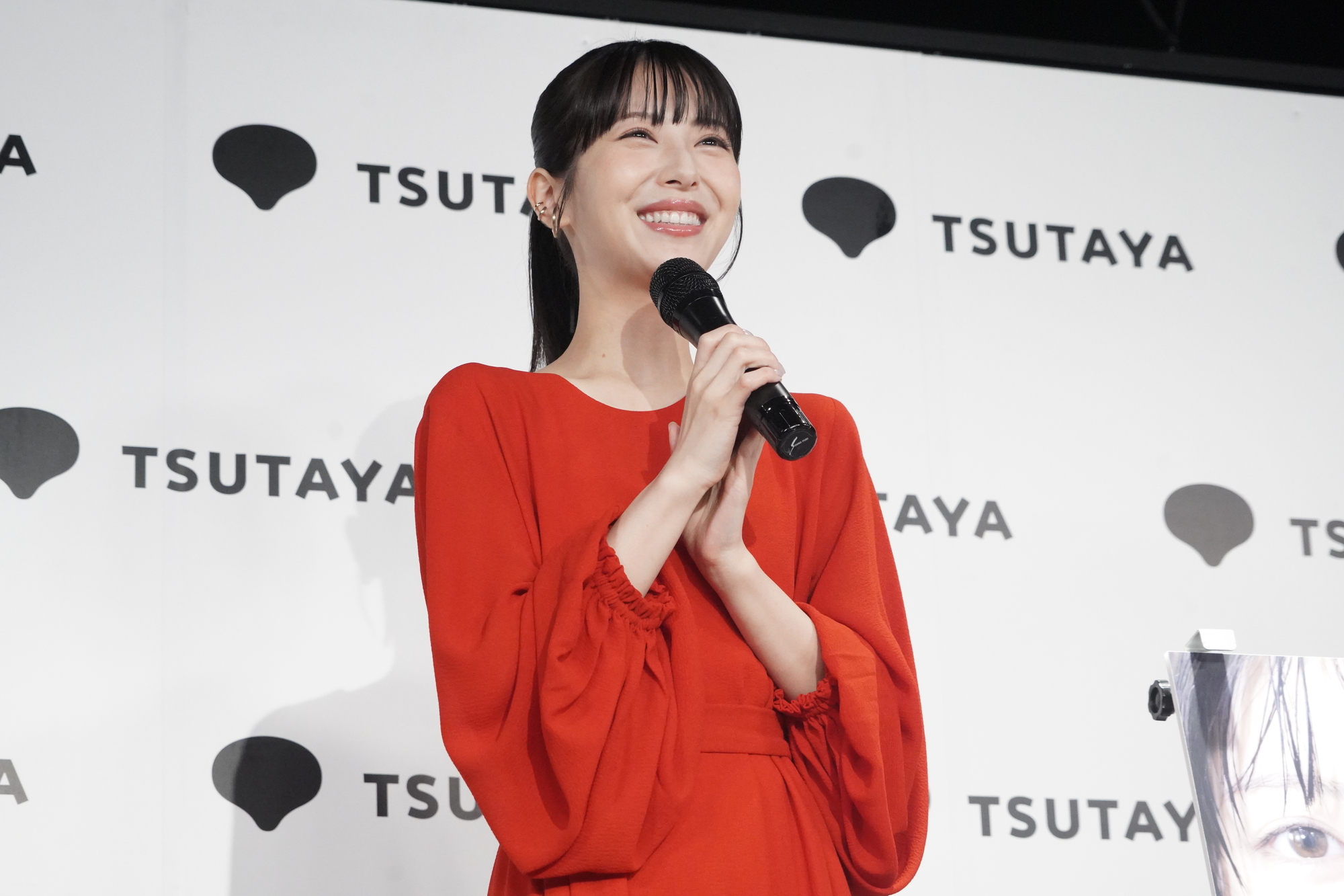 浜辺美波、すっぴんで撮影の写真集語るの画像