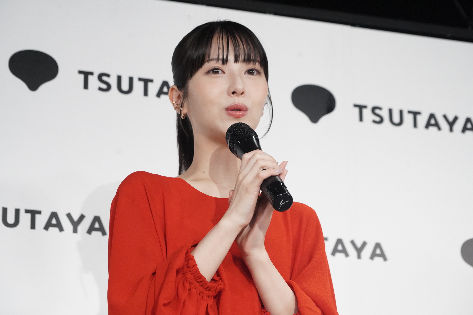 浜辺美波、すっぴんで撮影の写真集語るの画像