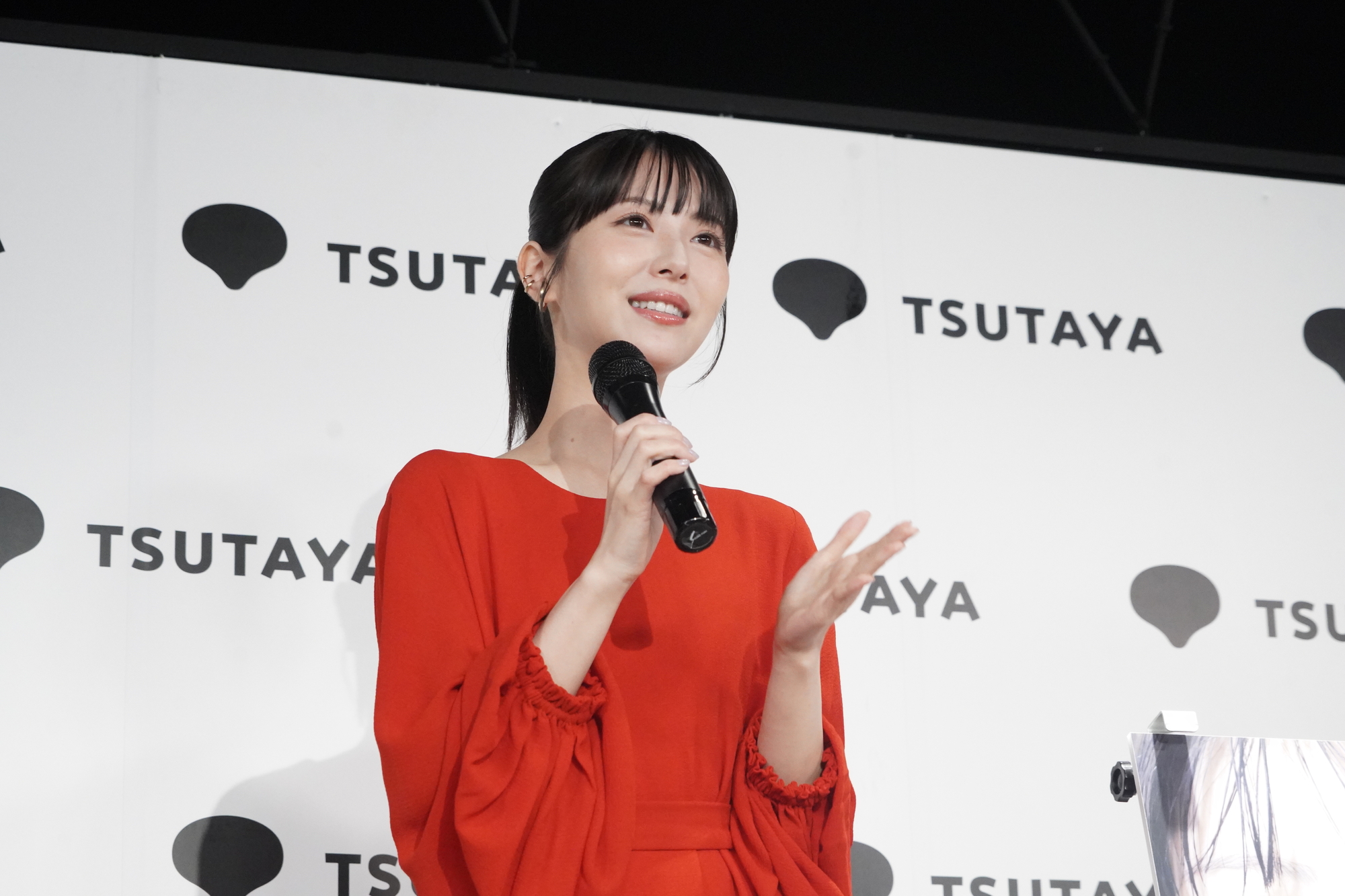 浜辺美波、すっぴんで撮影の写真集語るの画像