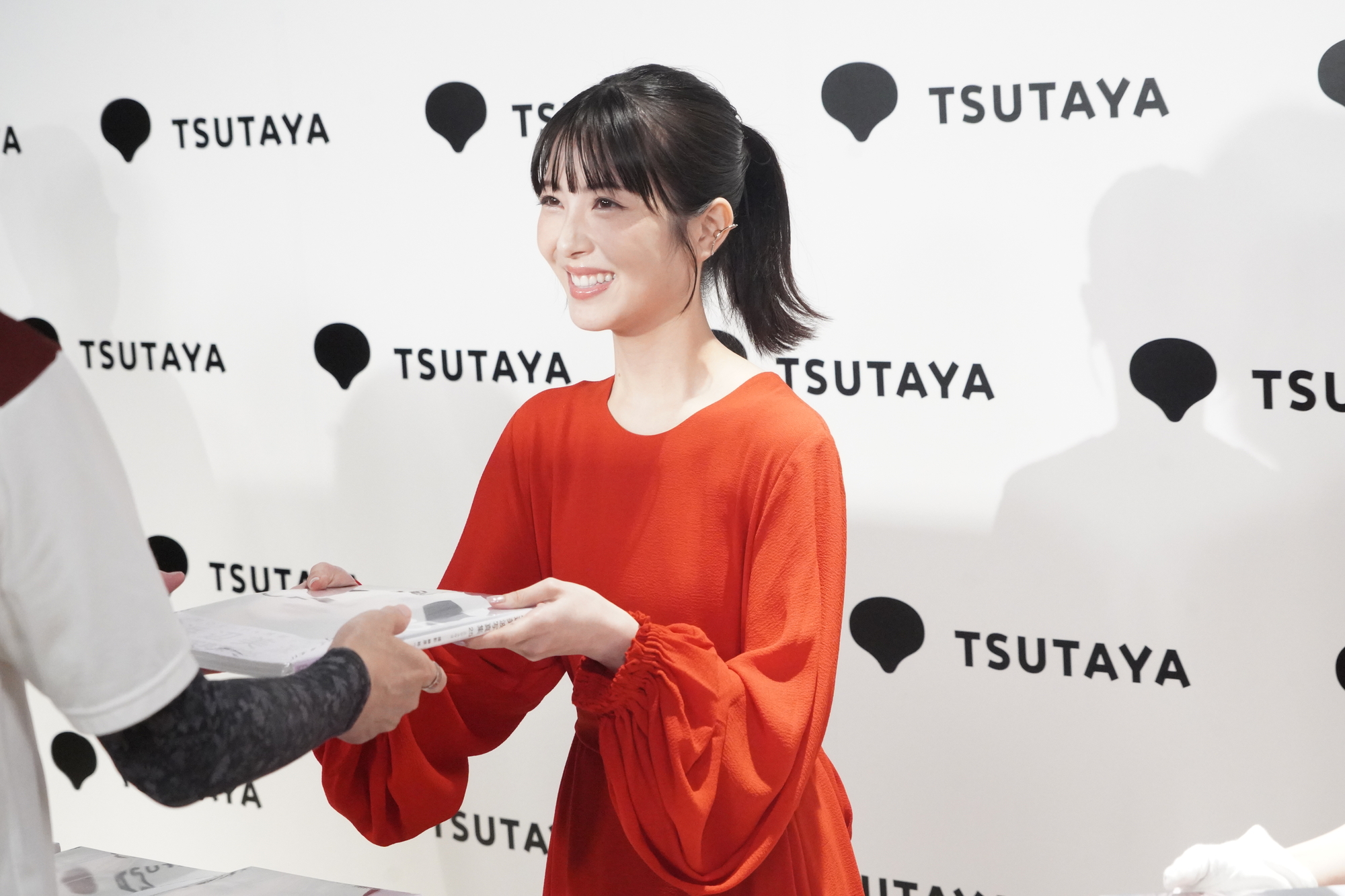 浜辺美波、すっぴんで撮影の写真集語るの画像