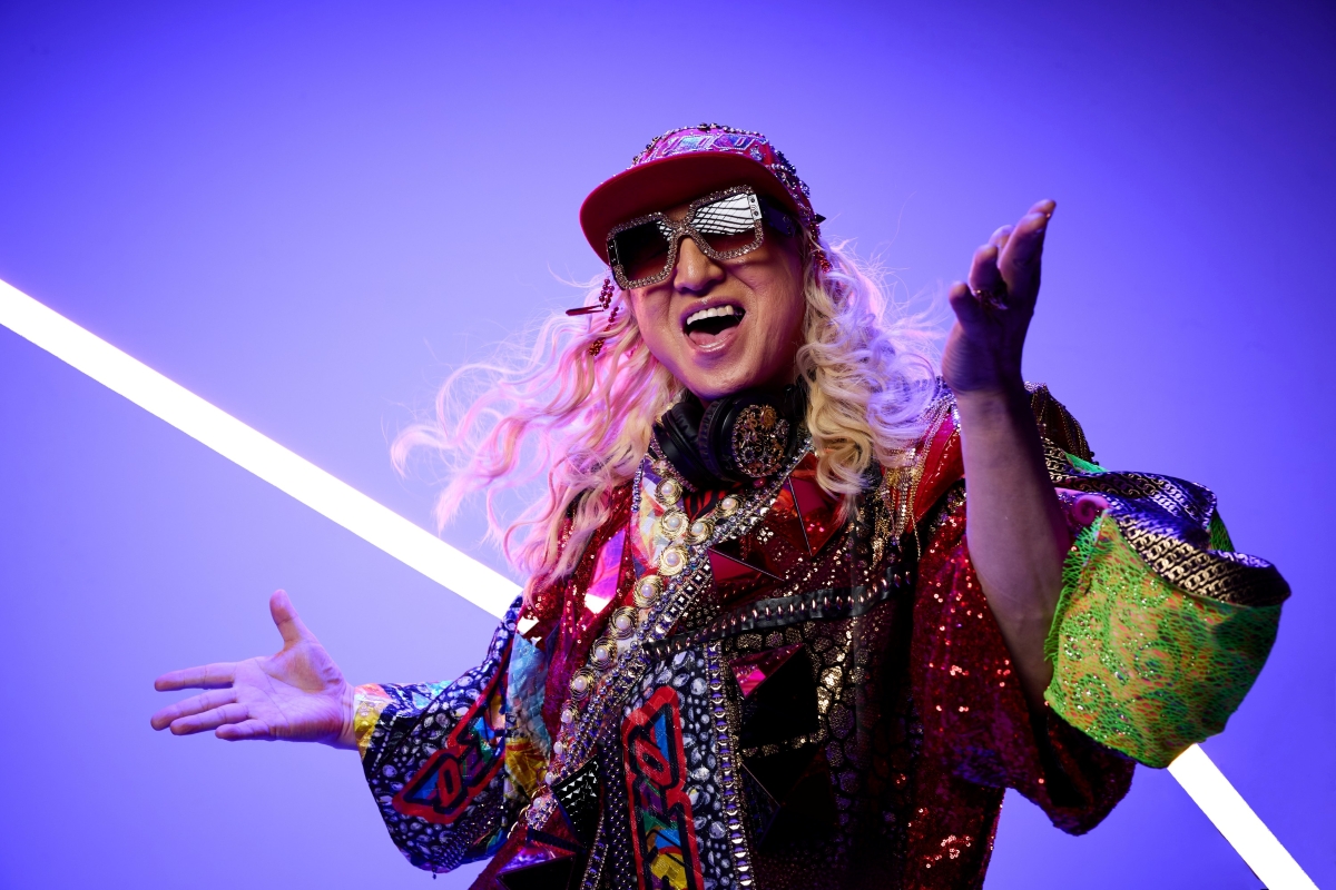 AlphaTheta「DJ BUS TOKYO」,DJ KOO