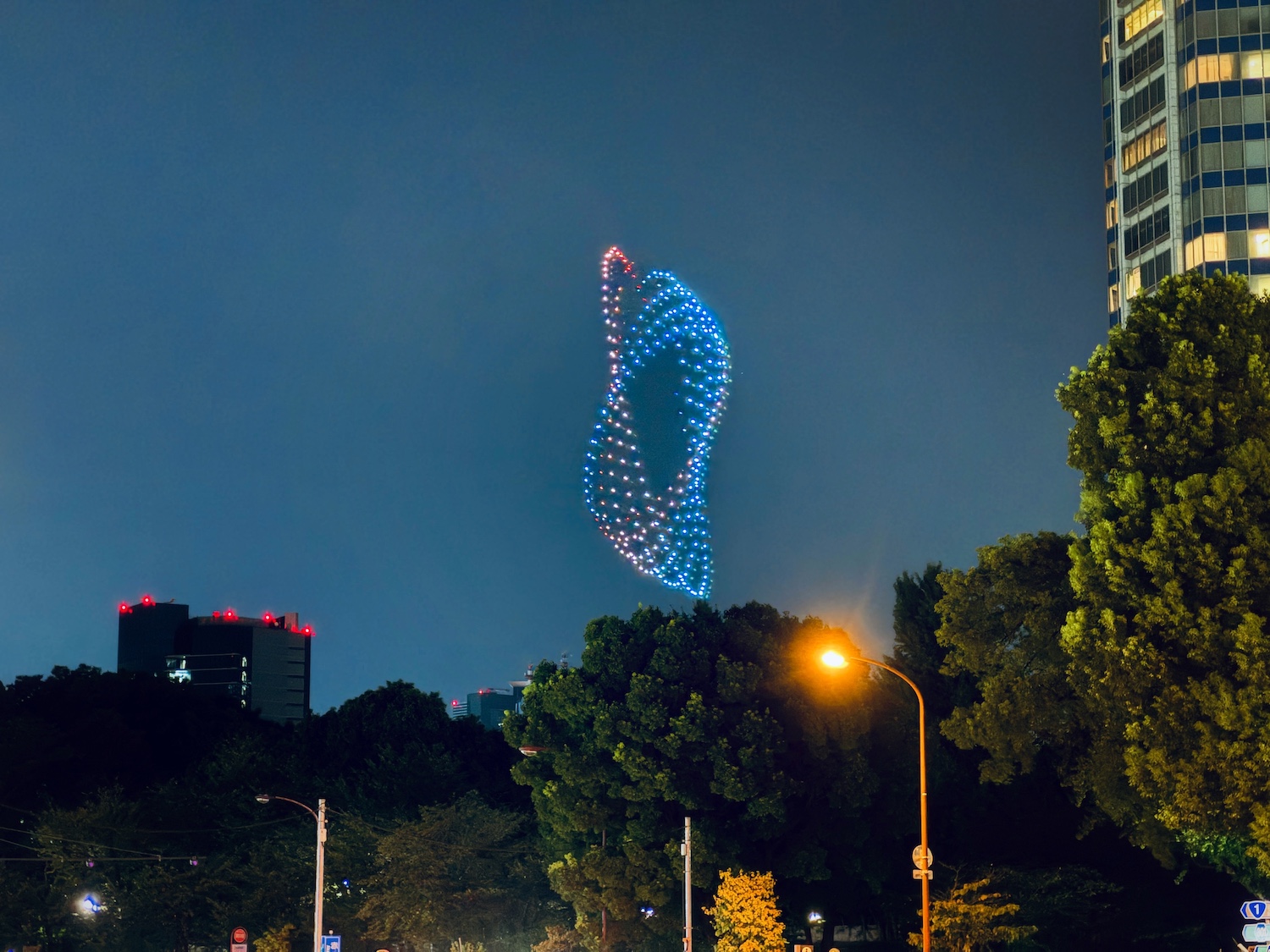 音楽×ドローンの新基軸　増上寺で実施の「LIGHTDANCe」に見た“新たなエンタメ×テクノロジーの可能性”の画像1-2