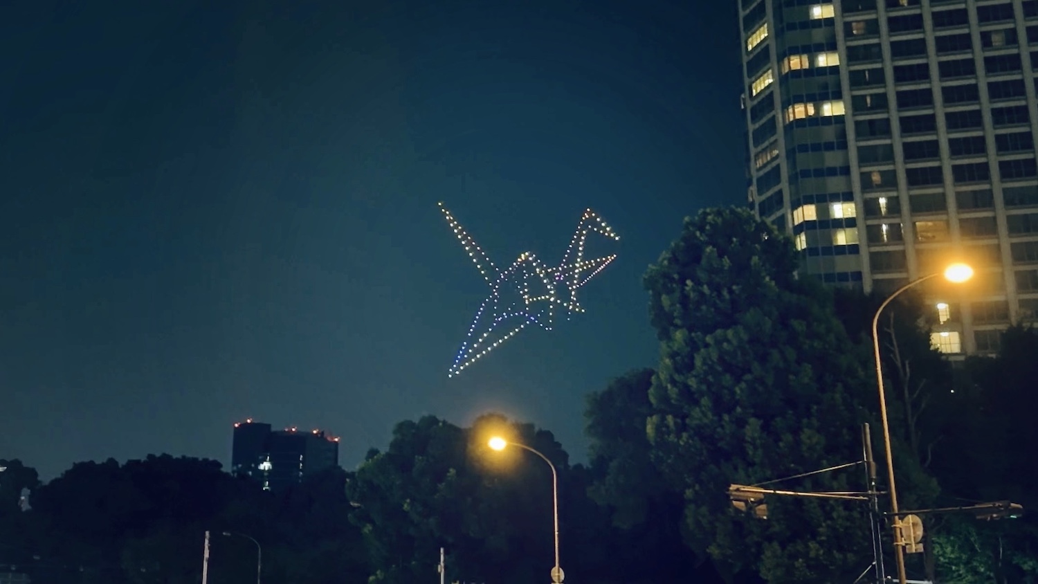 音楽×ドローンの新基軸　増上寺で実施の「LIGHTDANCe」に見た“新たなエンタメ×テクノロジーの可能性”の画像1-1