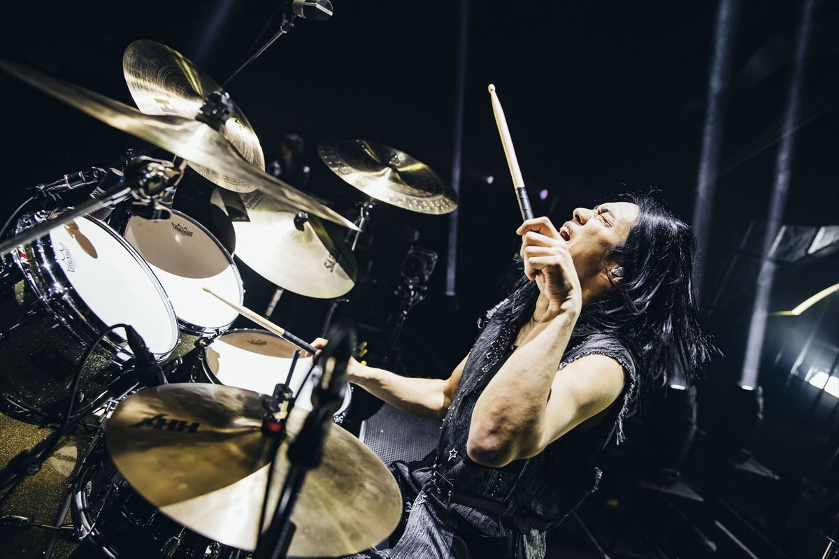 THE YELLOW MONKEY『THE YELLOW MONKEY TOUR 2024/25 ～Sparkleの惑星X～ FINAL BLOCK at Kアリーナ横浜』より