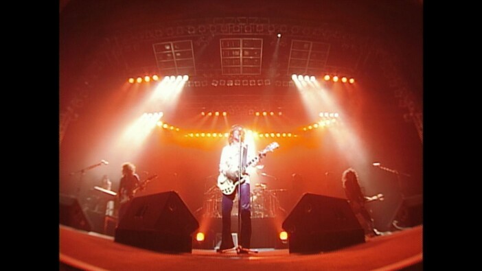 『THE YELLOW MONKEY TRUE MIND NAKED -TOUR '96 FOR SEASON 野性の証明　at NHKホール-』より