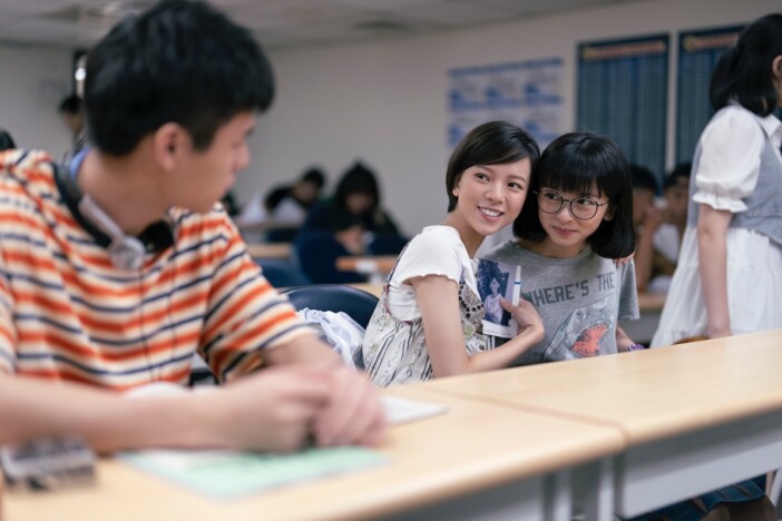 『ひとつの机、ふたつの制服』日本版予告