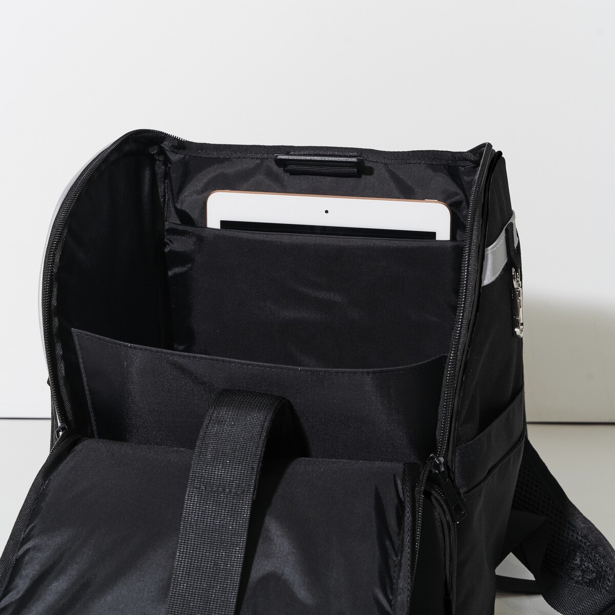 『リンネル』が監修したランドセルリュックの画像