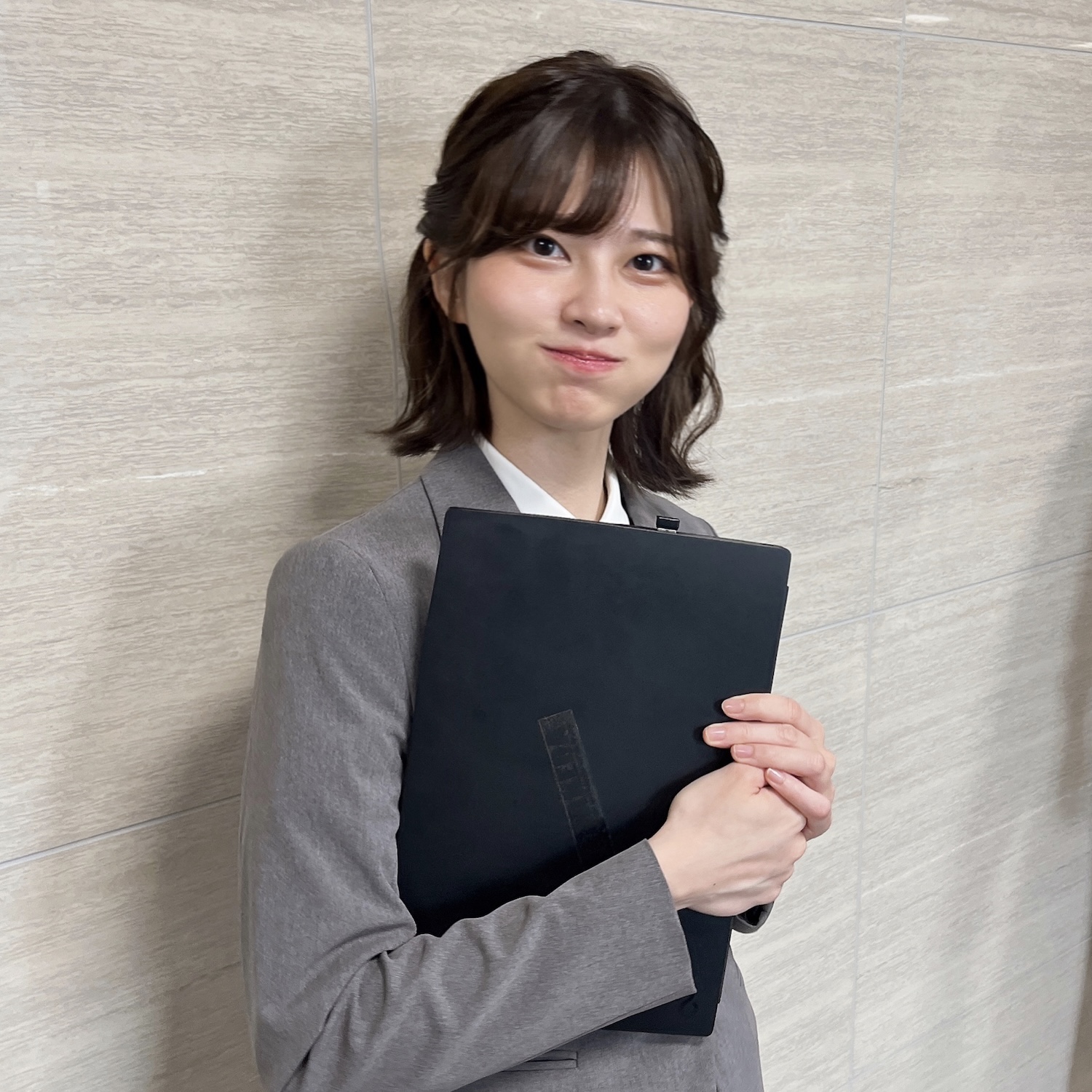 バズり中の日本人OL、初のソロ楽曲リリース