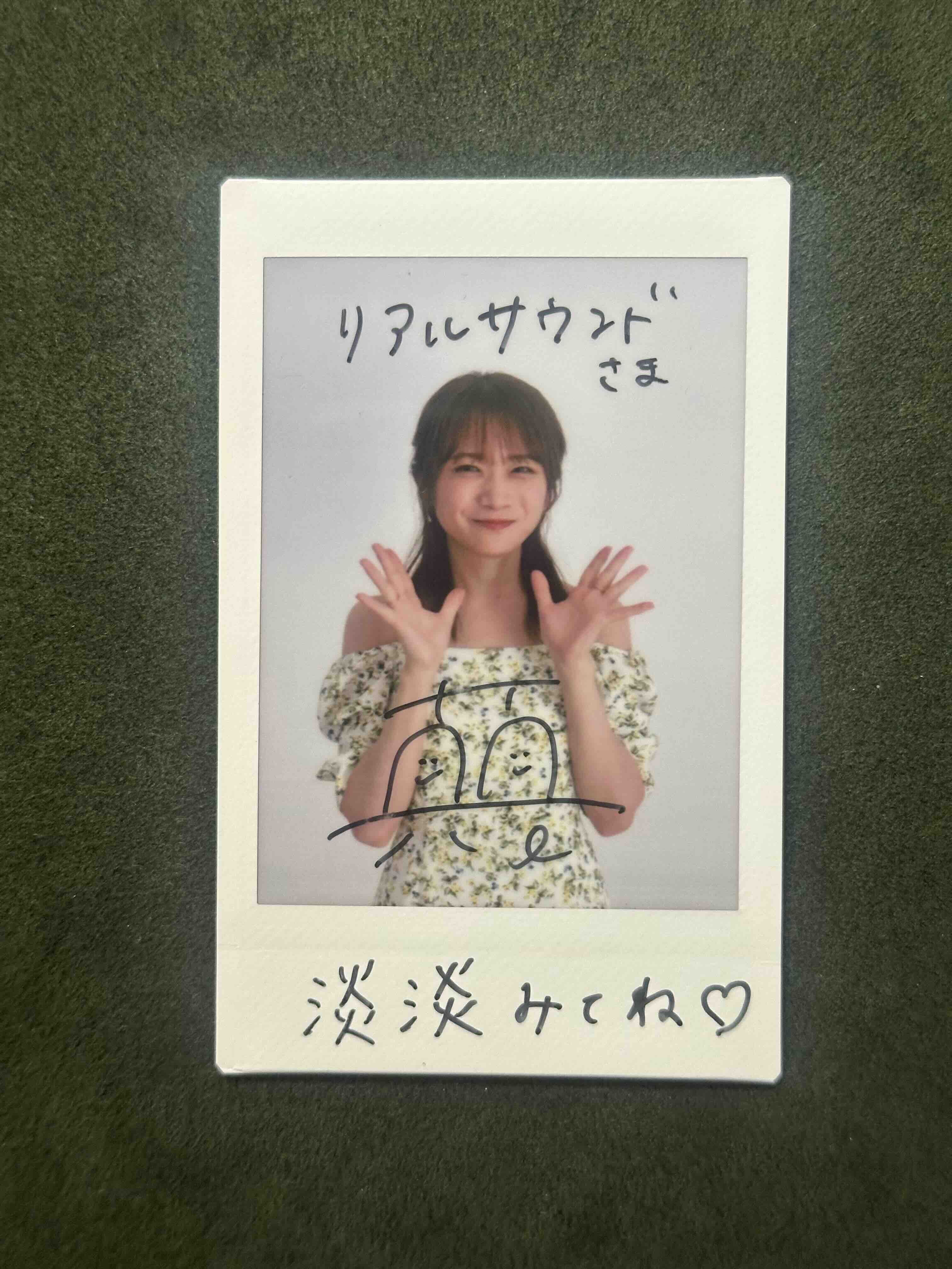 秋元真夏 サイン入りチェキ