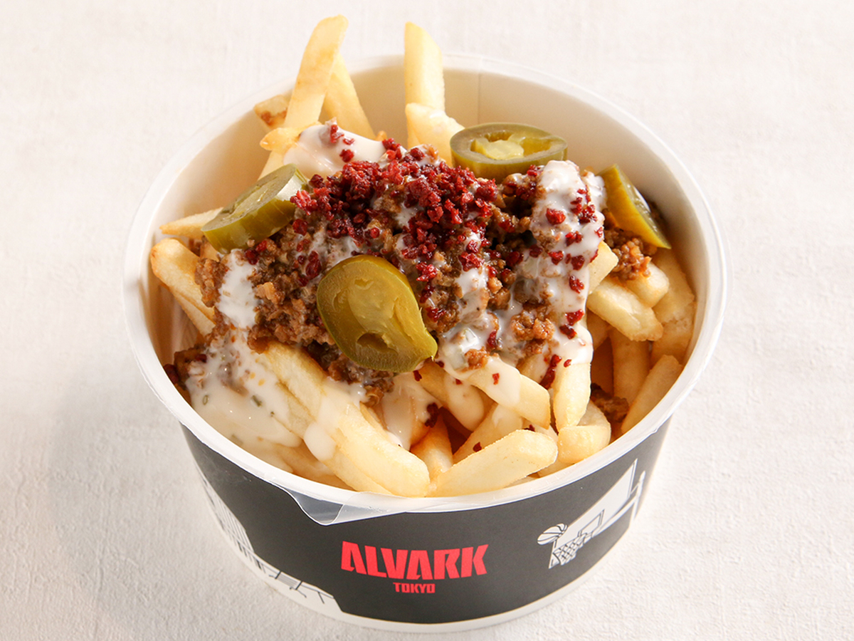 小酒部選手コラボメニュー「ローディットポテトピリ辛ミート」©TOYOTA ARENA TOKYO