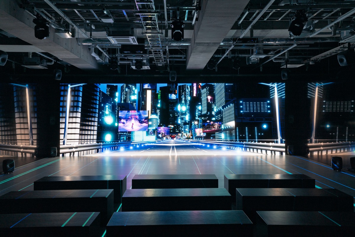 『TM NETWORK 2025 IP』（写真提供：Ginza Sony Park）