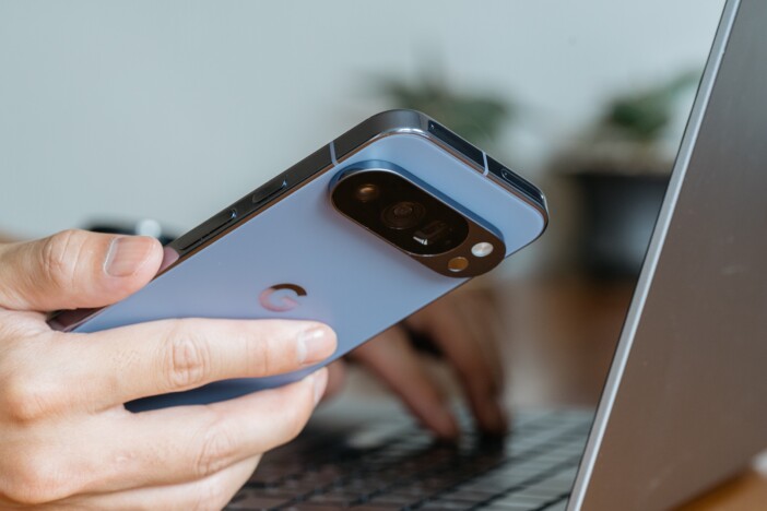 写真機能も手取り足取り、今もっともAIをフレンドリーに使えるスマホ　『Google Pixel 10 Pro』徹底レビュー