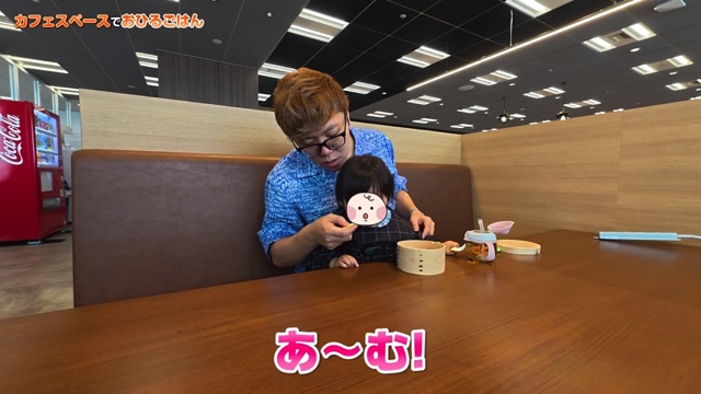 子どもとUUUMを見学するヒカキン