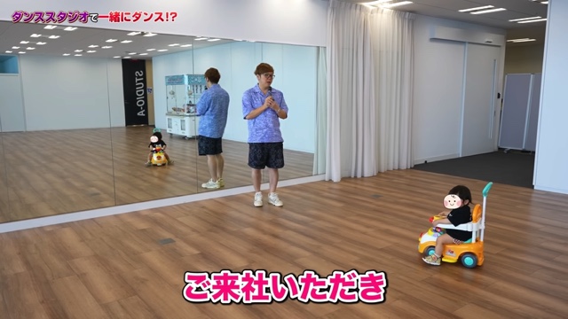 子どもとUUUMを見学するヒカキン