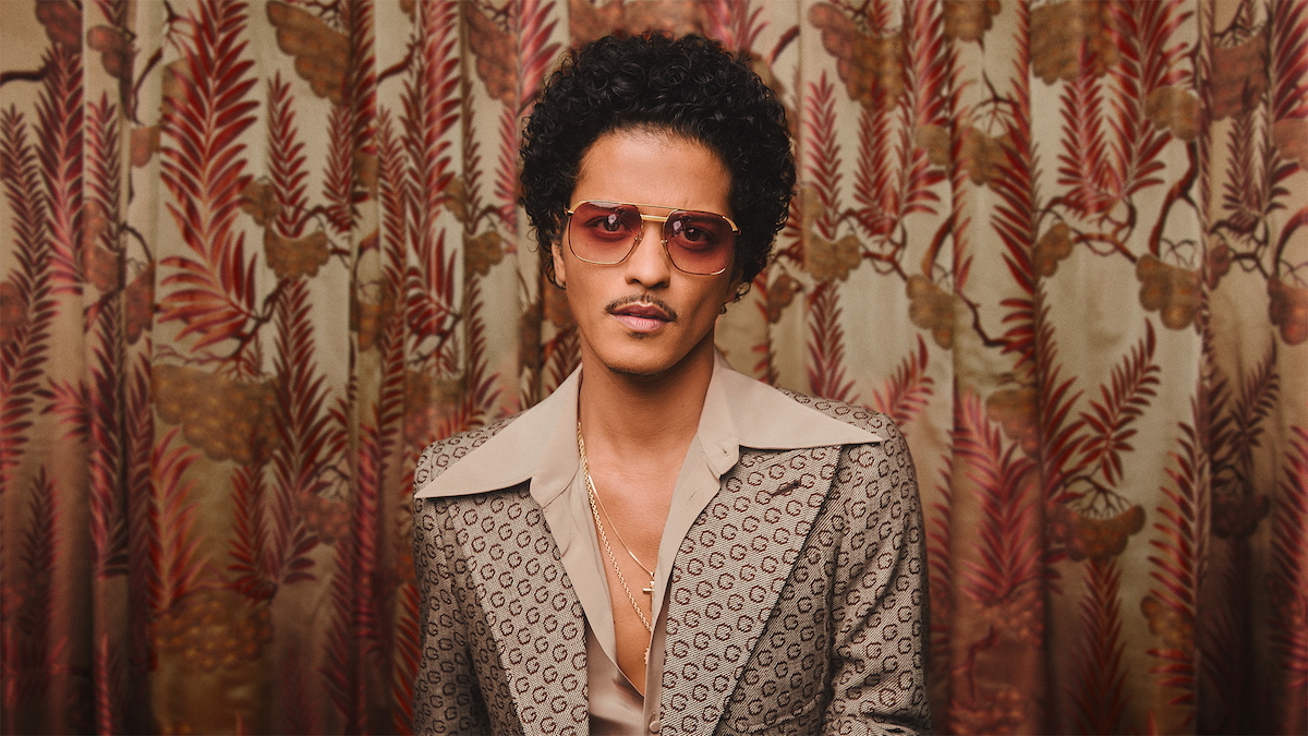 ブルーノ・マーズ、日本の花火と初コラボ