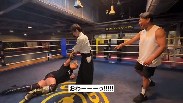 合気道の技を教わる魔裟斗