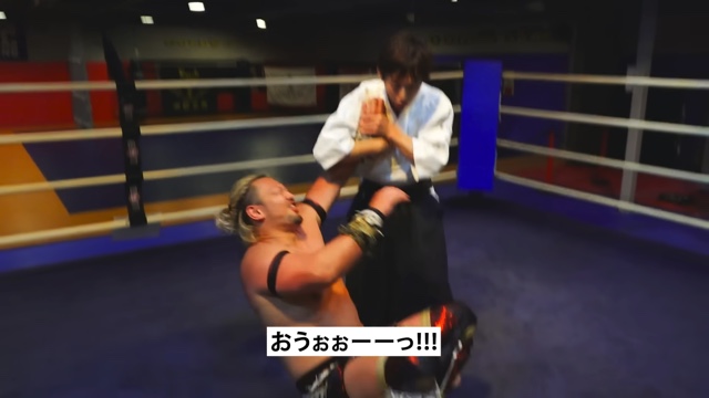 合気道の技を教わる魔裟斗