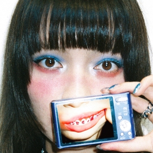 MANON「ニセモノ smillin」ジャケット写真