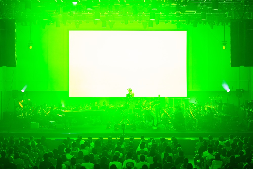 一面が緑になったステージ