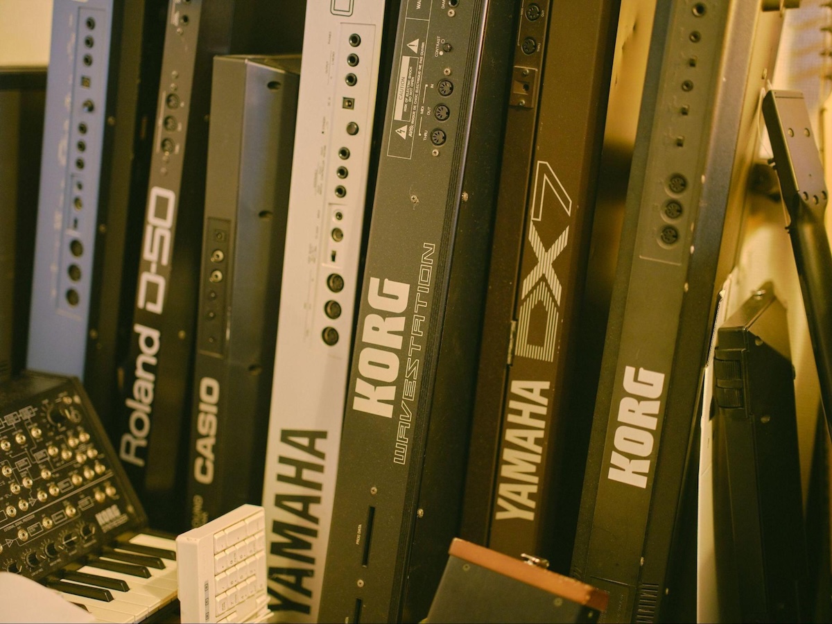 柴田碧の作業環境（撮影＝稲垣謙一）