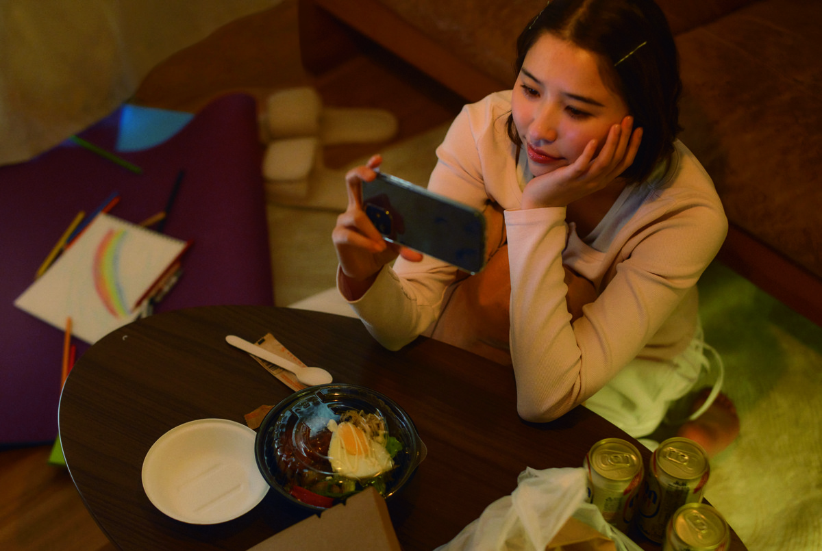 玉井詩織、写真集2冊がともに重版決定の画像