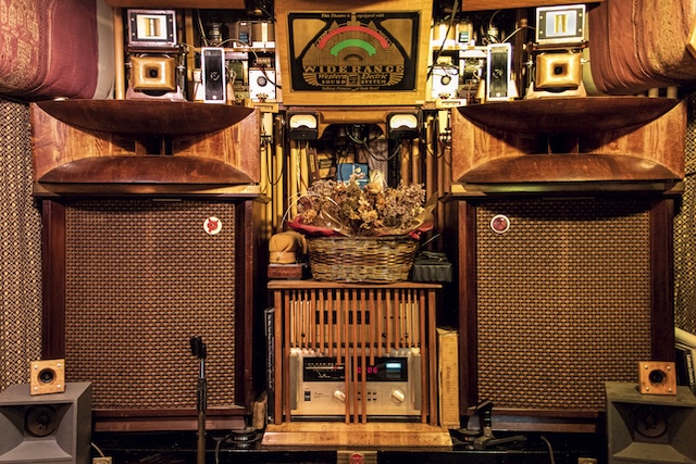 日本のジャズ喫茶を撮った写真集が発売の画像