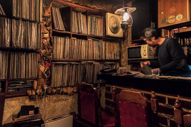 日本のジャズ喫茶を撮った写真集が発売の画像