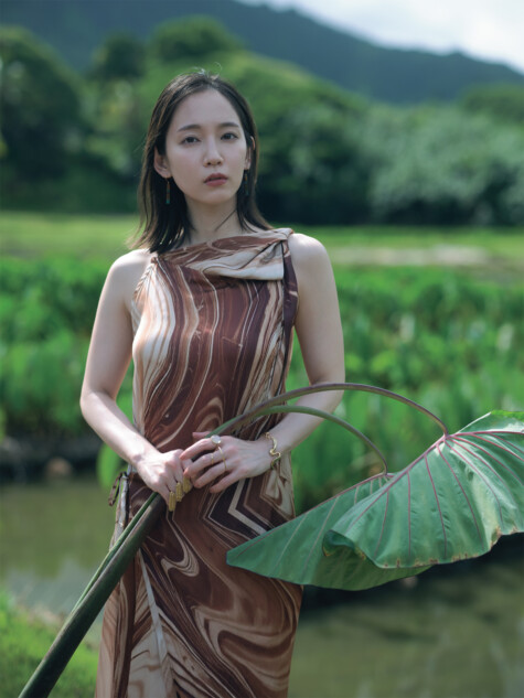 吉岡里帆ハワイで撮影　『FRaU11月号』表紙
