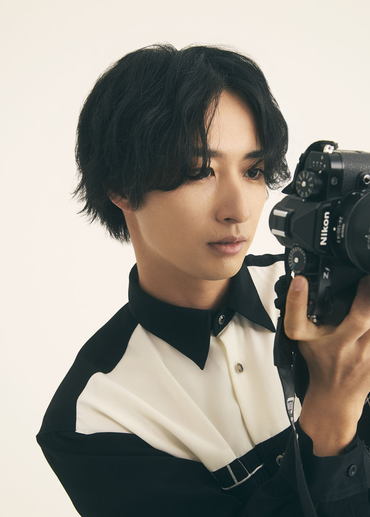 俳優・古屋呂敏、2026年カレンダーが発売の画像