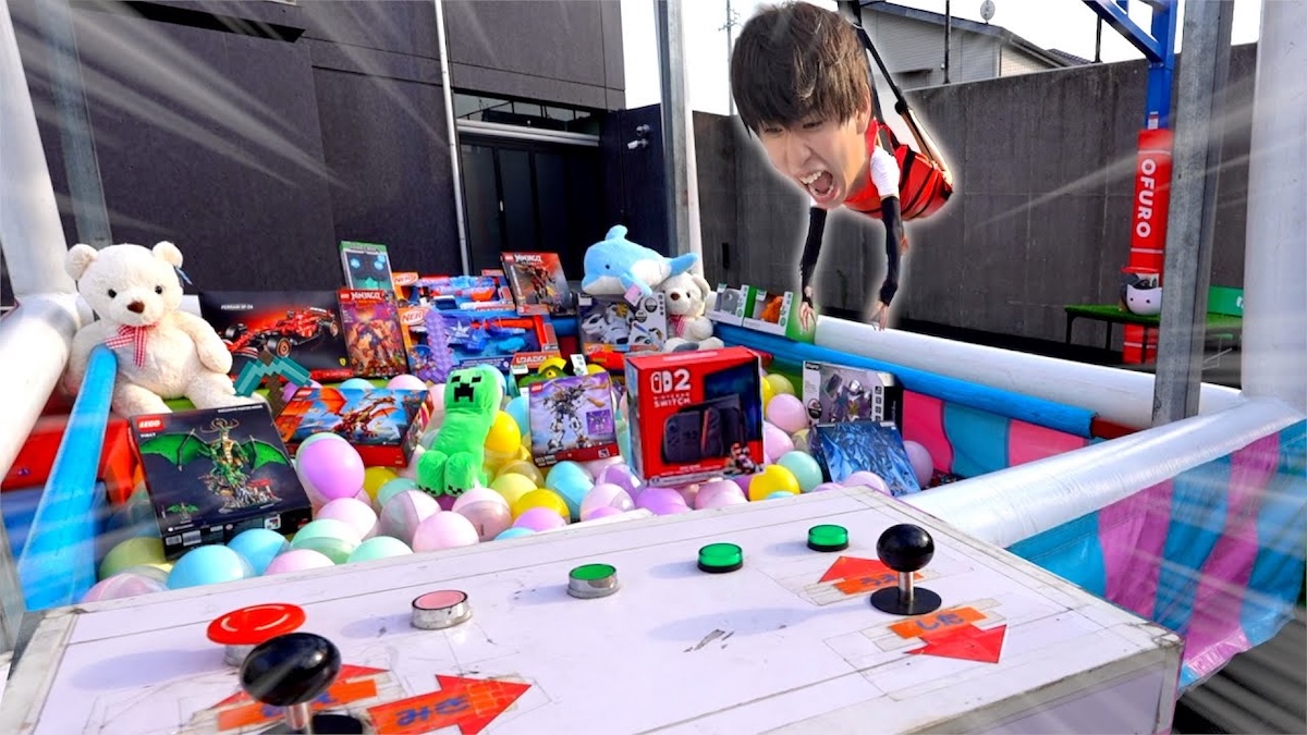 はじめしゃちょー、人間クレーンゲームを披露