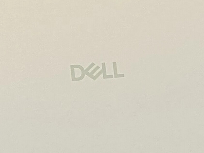 天板のDELLロゴ、丸の囲みなし