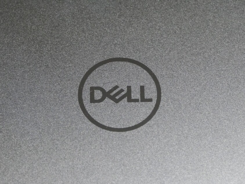 天板にある丸い円の中にあるDELLのロゴ