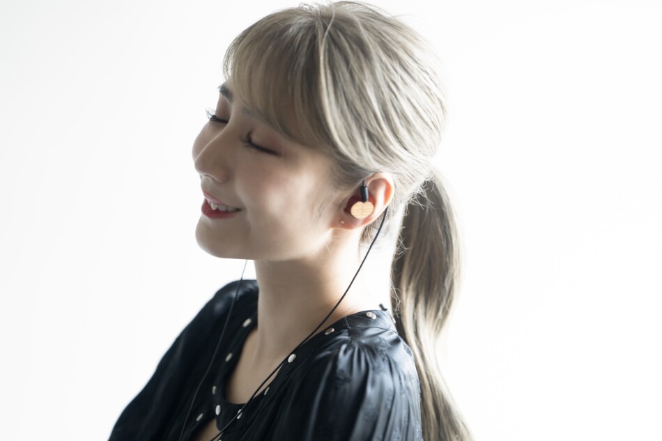 サラ・オレインが本気でイヤホンレビュー