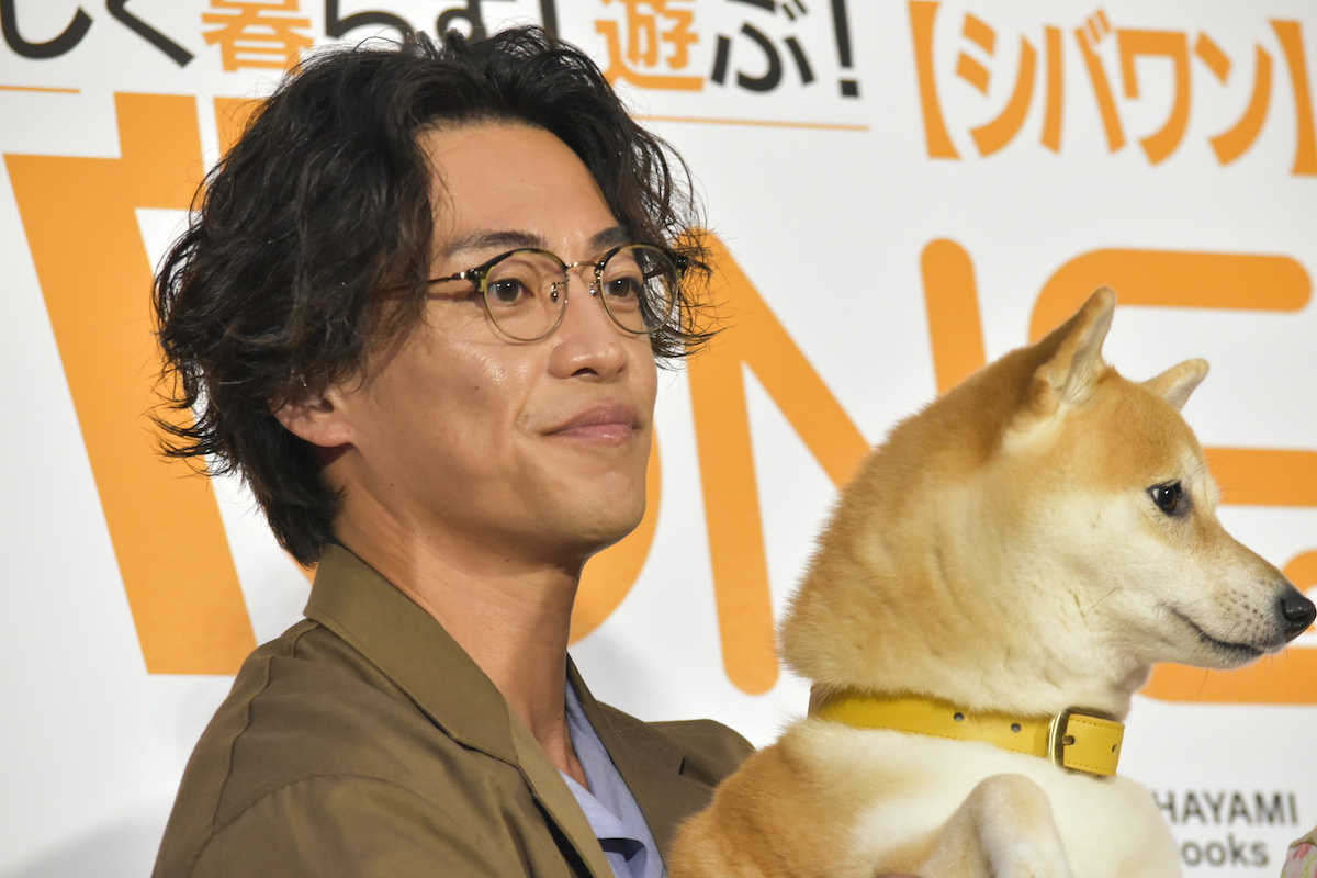 大東駿介＆飯豊まりえ、名犬の芝居を絶賛の画像